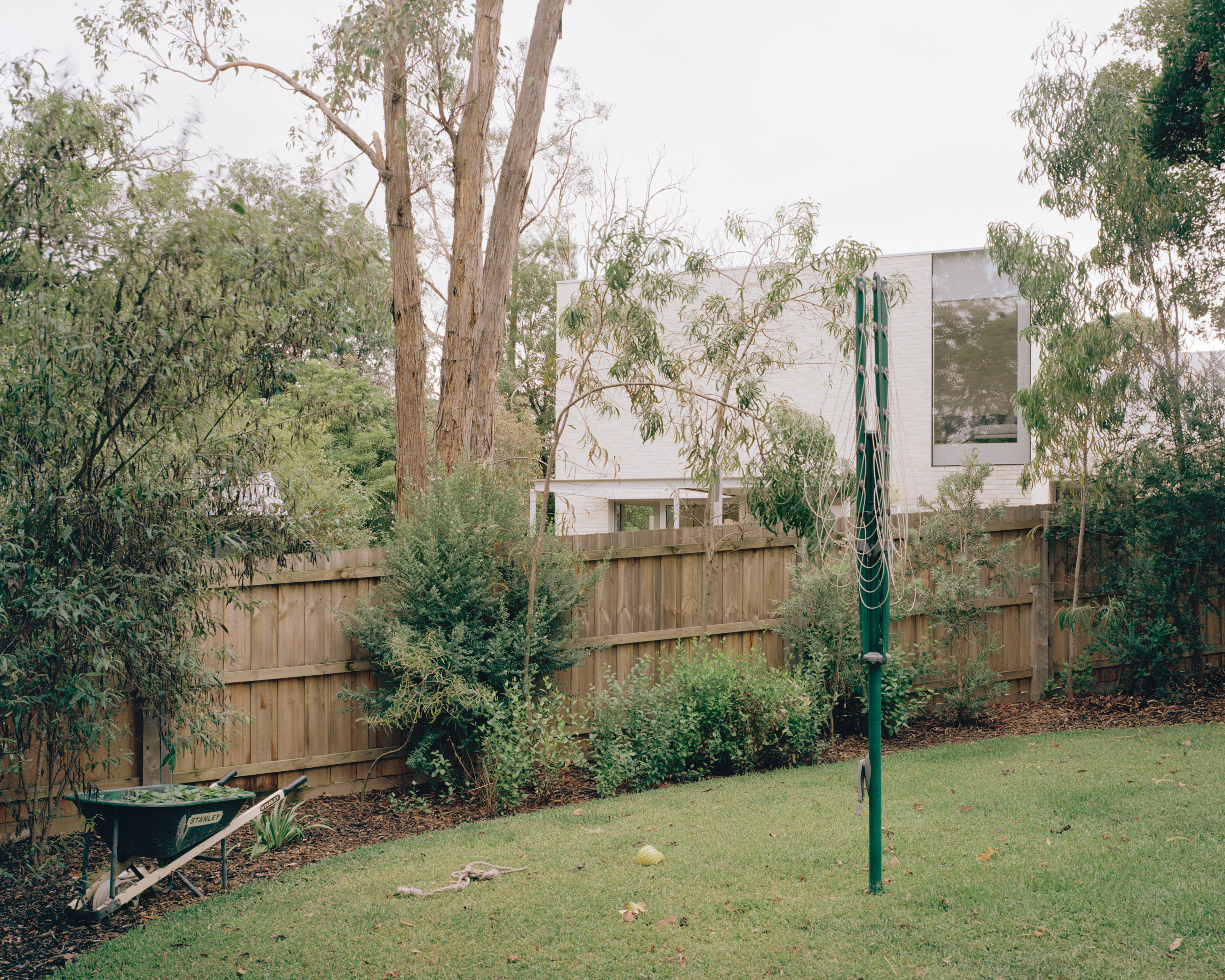 Vasey Pavilions. Ellul Architecture. Architecture in the Suburbs. Hills Hoist. Window Shroud