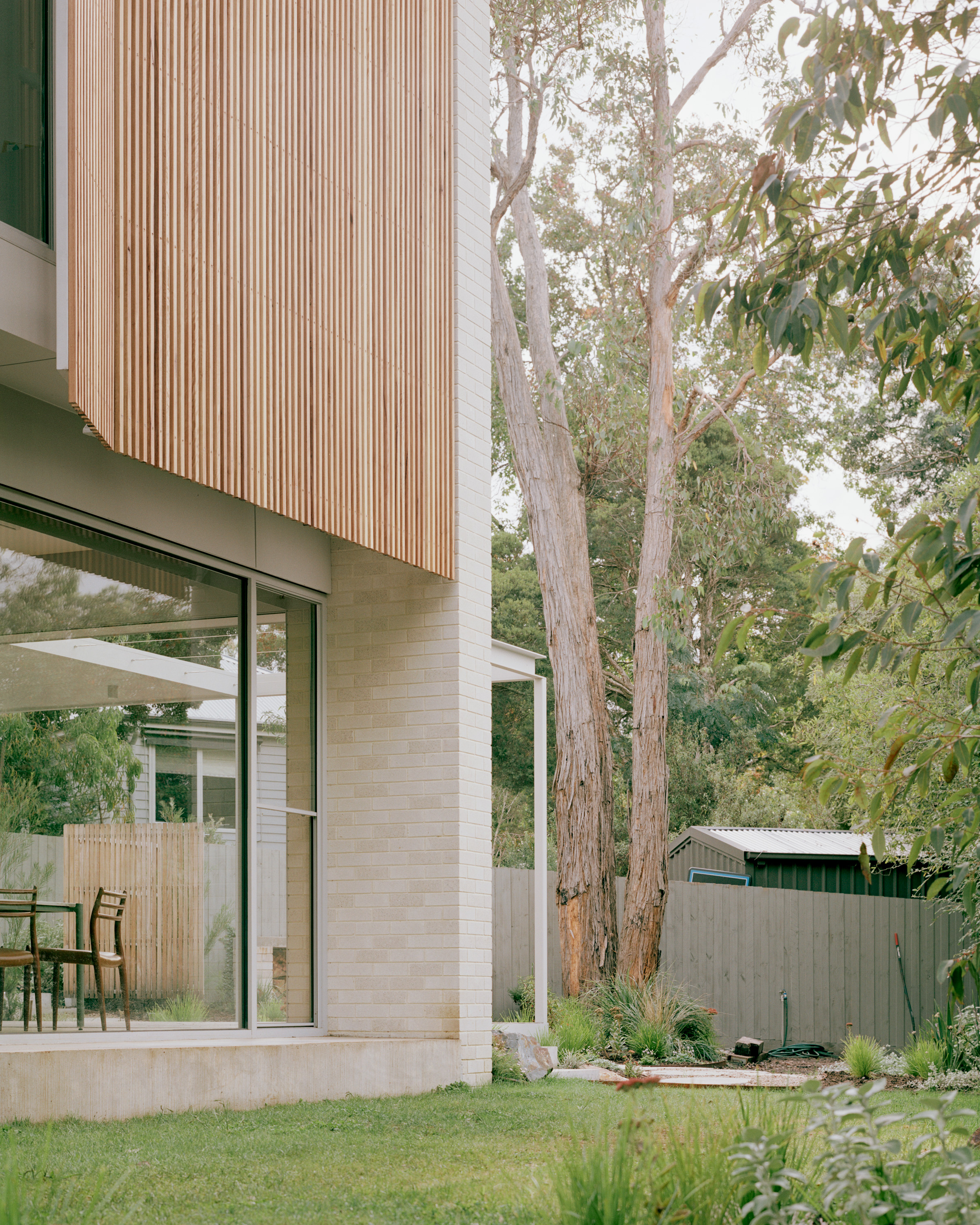 Vasey Pavilions. Ellul Architecture. Blackbutt Batten Screen. Native Garden